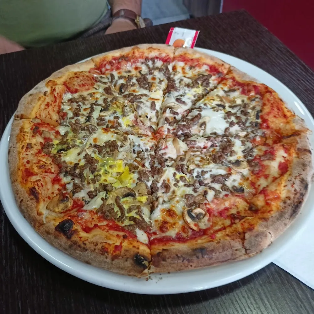 Žampionová Pizza